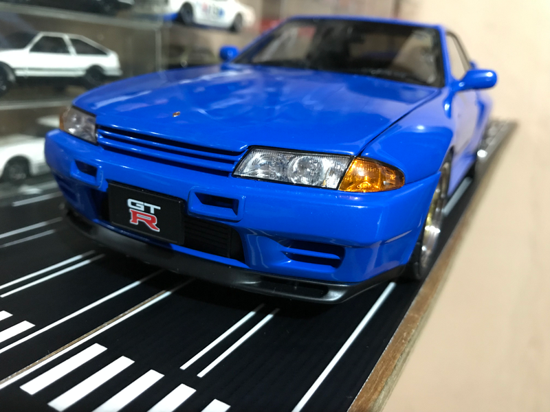 Very realistic headlamps.